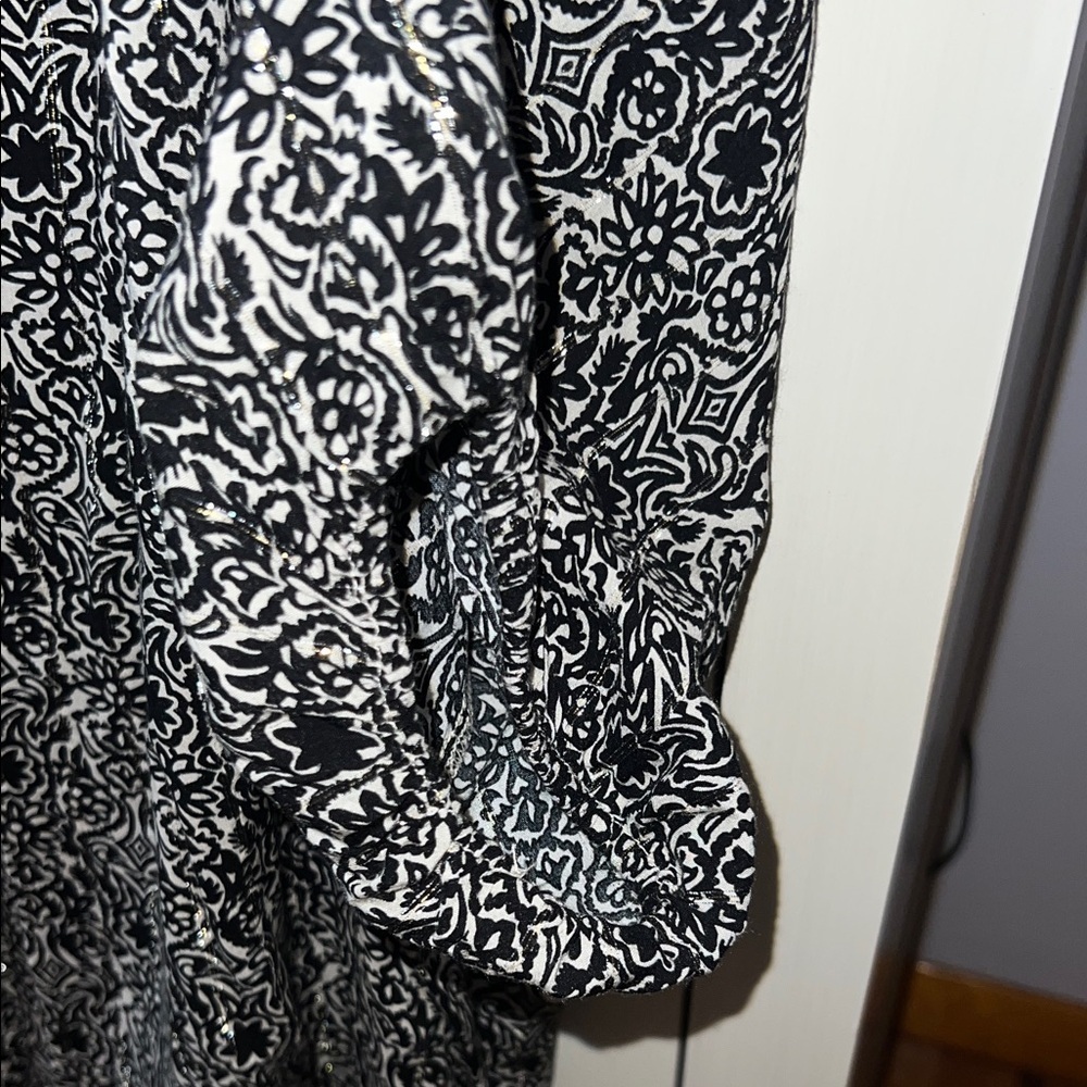 GAP Women's Monochrome Patterned Blouse - Picture 4 of 8